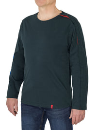 Seitliche Ansicht des Herren Longsleeve Shirts mit Druckknopfleiste bei Oberarmbruch und Fraktur in Farbe Pine Green