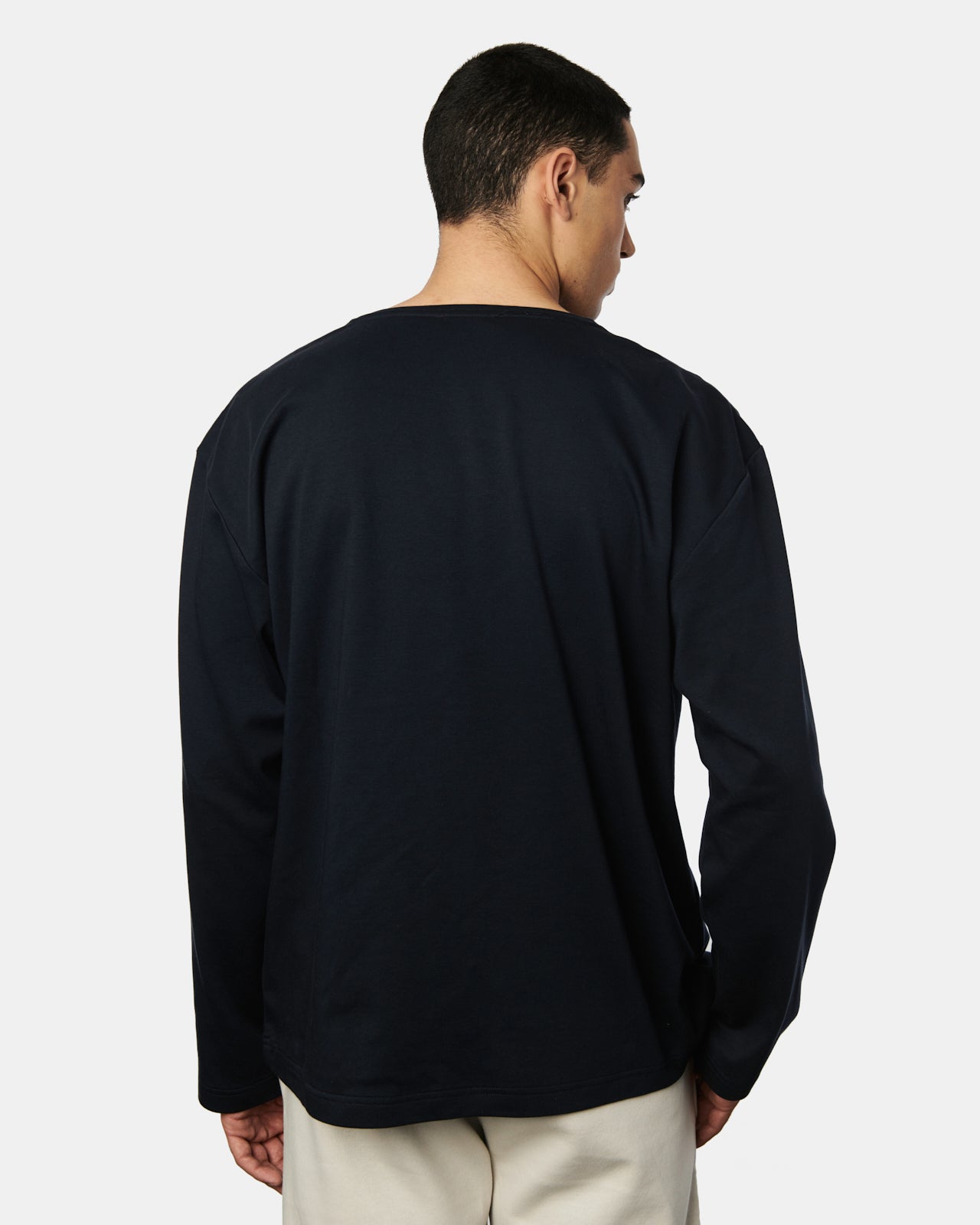 Rückenansicht des Herren Sweatshirts Torge in der Farbe Dark Navy
